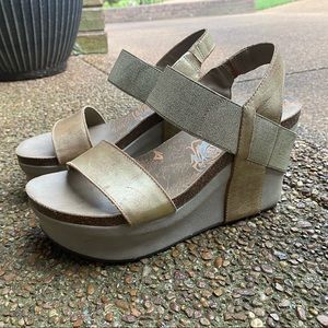 OTBT Bushnell in Gold Wedges